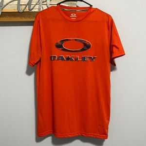 Oakley T-shirt